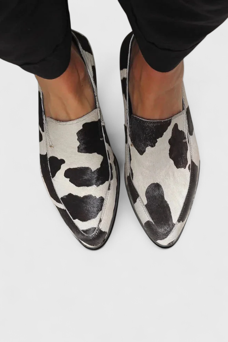 Loafers Elegantes con Tacón Bajo y Estampado Animal