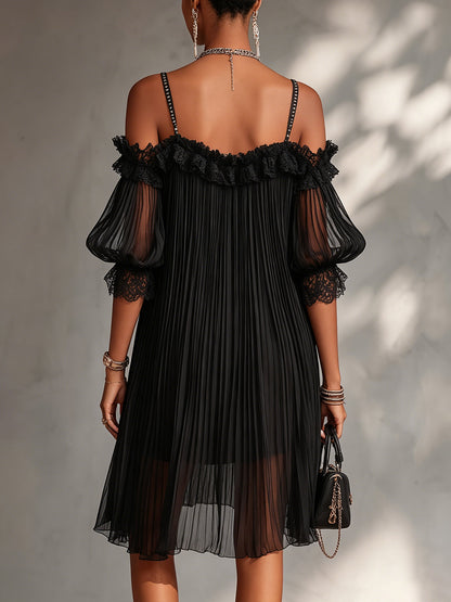 Lidia | Mini Vestido Negro de Gasa con Hombros Descubiertos y Acabado de Encaje