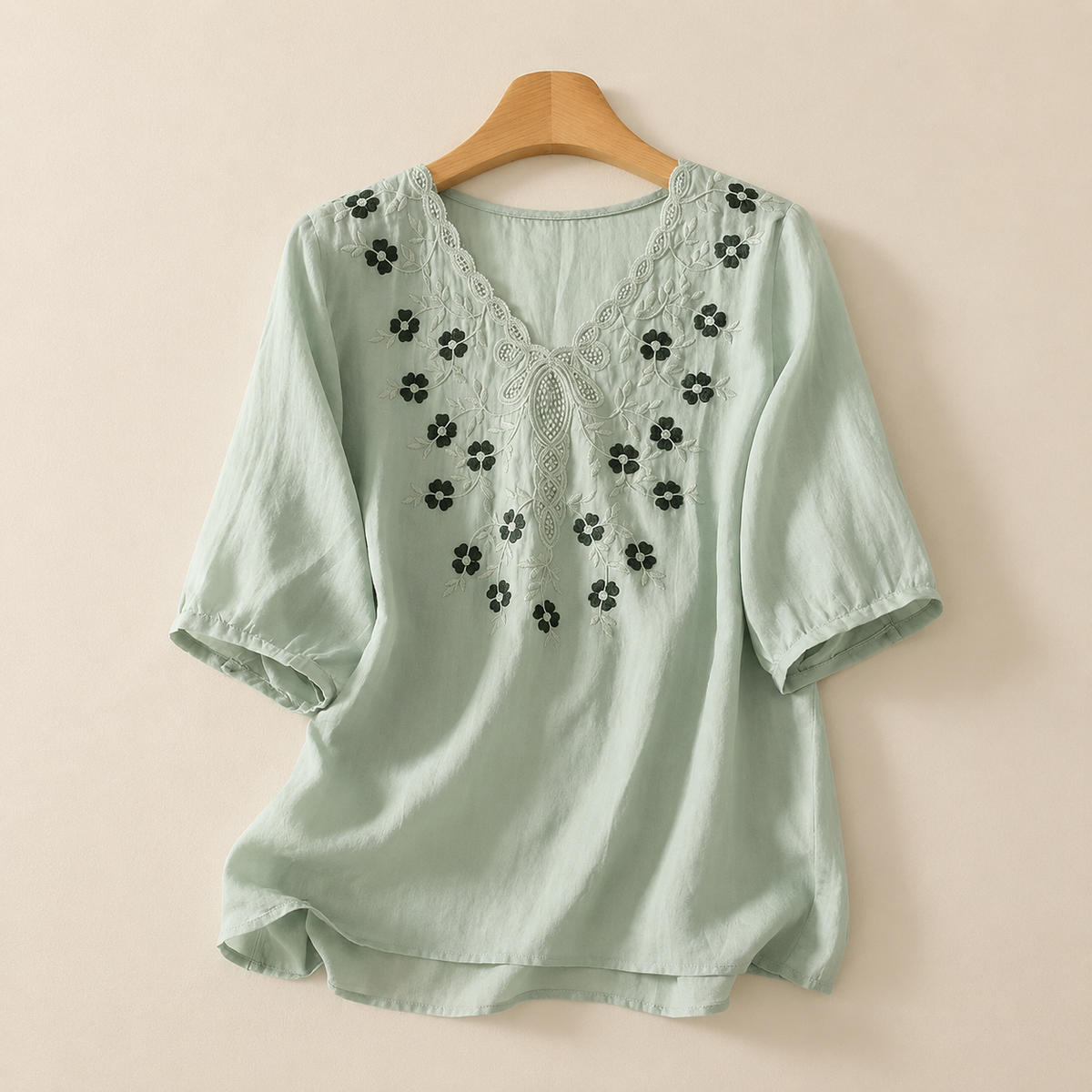 Blusa de Algodón y Lino Bordada Clara