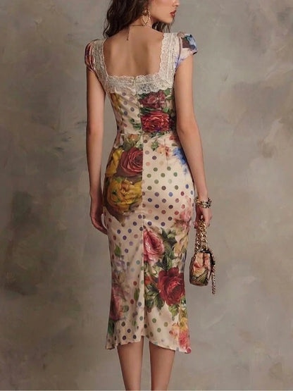 Carla | Vestido Midi Bodycon Fruncido con Estampado Combinado y Ribete de Encaje