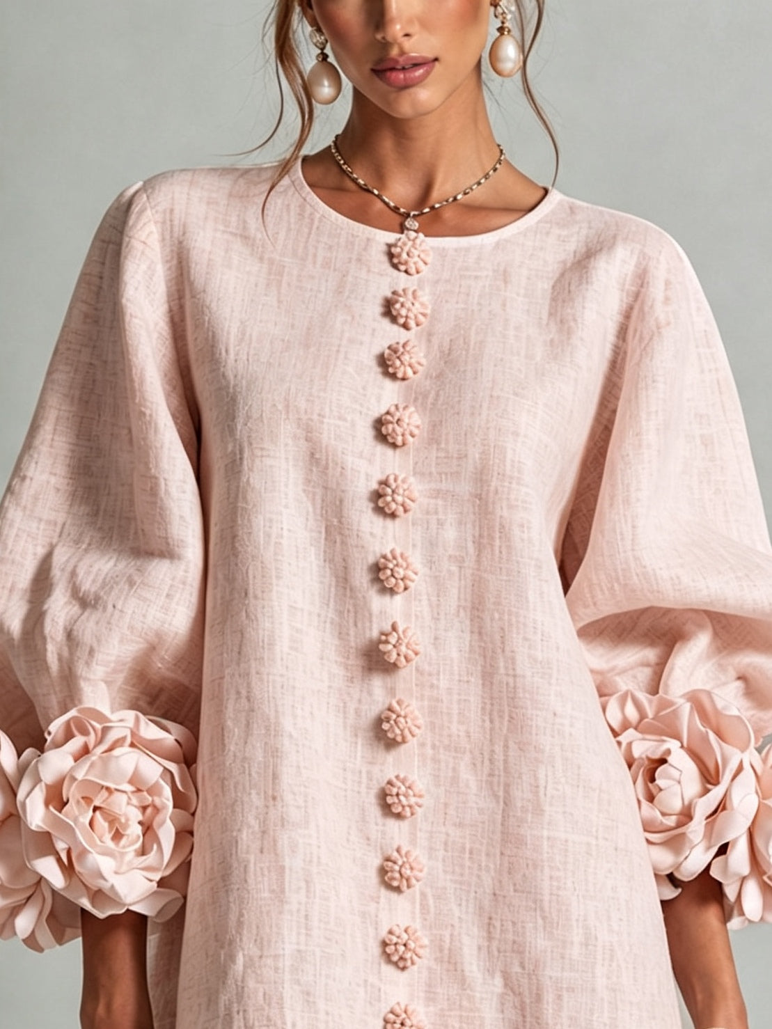 Carmen | Vestido Mini Floral Rosa con Botones y Mangas Florales Sorprendentes