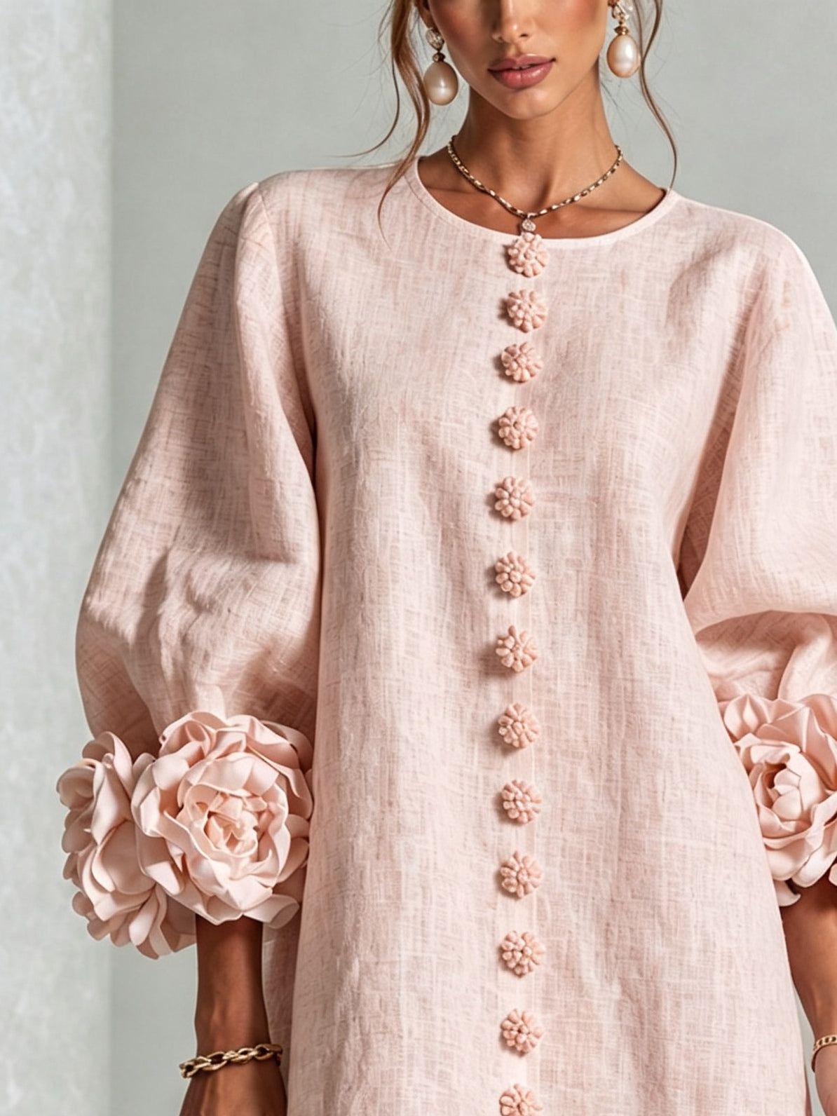 Carmen | Vestido Mini Floral Rosa con Botones y Mangas Florales Sorprendentes
